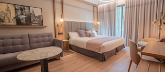 Hotel Giralda Center