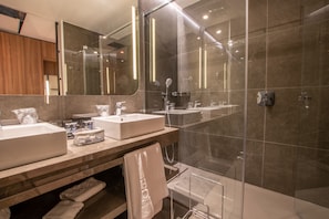 Douche, douche cascade, articles de toilette (gratuits)