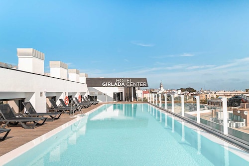 Hotel Giralda Center