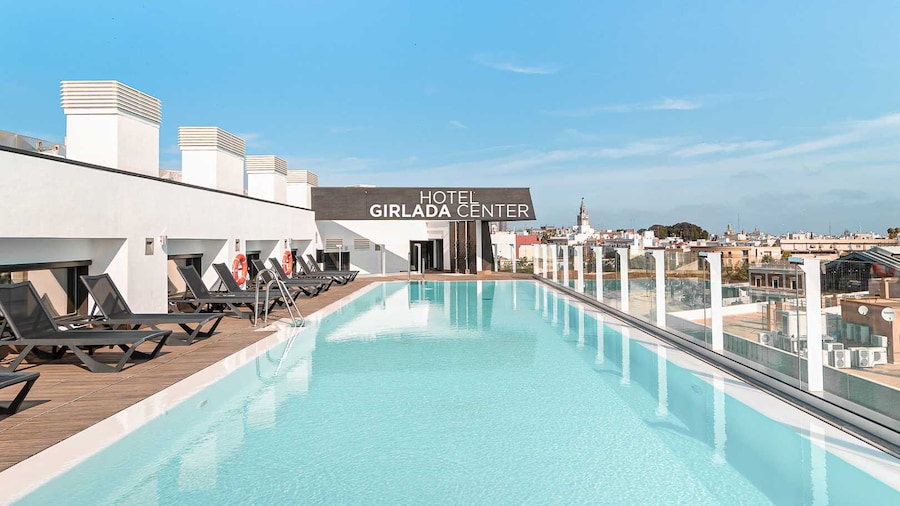 Hotel Giralda Center