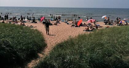 3 Bedroom Townhome w/ Fireplace steps from downtown Douglas!