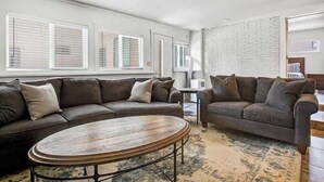 Unclassified image, 5 of 33, button - 4BR Downtown Basecamp - Walk to Everything (Salida)