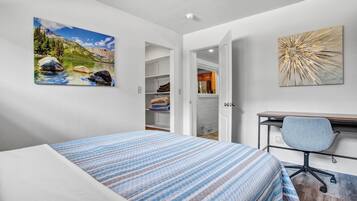 4 camere, una scrivania, ferro/asse da stiro, culla da viaggio