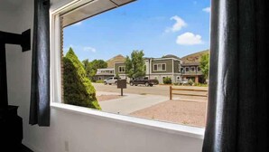 Unclassified image, 3 of 33, button - 4BR Downtown Basecamp - Walk to Everything (Salida)
