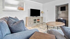 Unclassified image, 4 of 33, button - 4BR Downtown Basecamp - Walk to Everything (Salida)