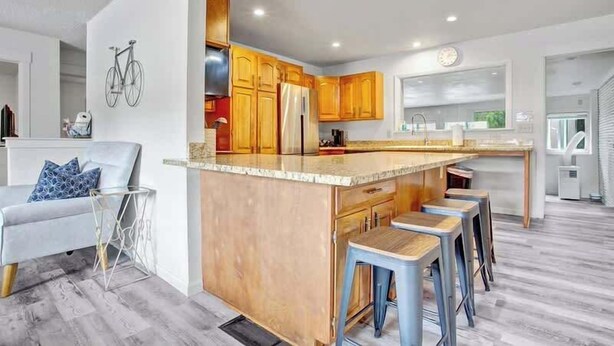 Unclassified image, 1 of 33, button - 4BR Downtown Basecamp - Walk to Everything (Salida)