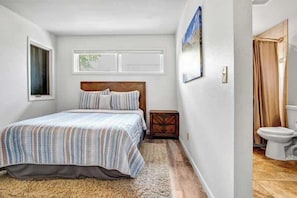4 bedrooms, desk, iron/ironing board, travel crib