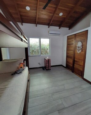 3 bedrooms, desk, free WiFi, bed sheets