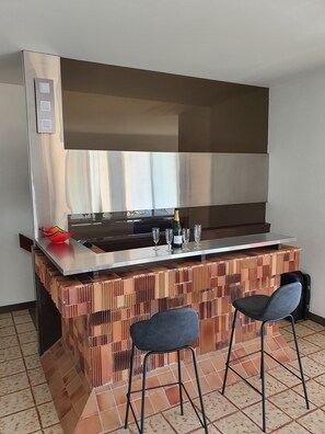 المنشأة من الداخ ل