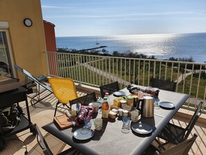 تناول الطعام بالخارج