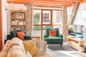 TV - Byre Cottage, a Lake District cottage on a working farm (Broughton-in-Furness)