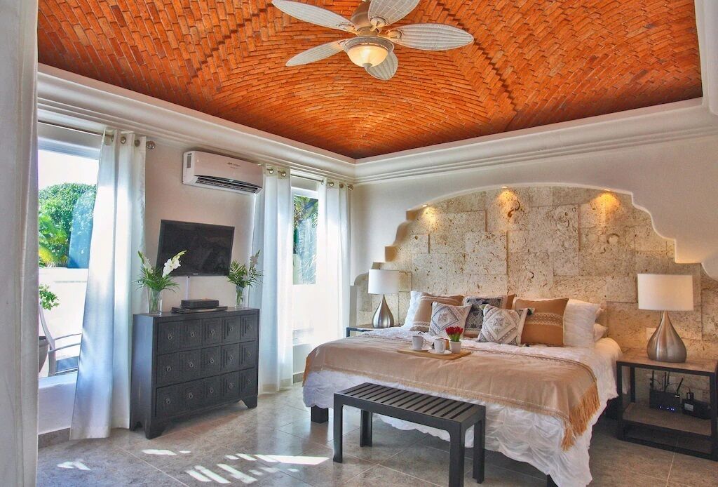 4 chambres, coffres-forts dans les chambres, fer et planche à repasser