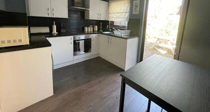 Charming ✪2Bed House with Garden & Parking ✪Woodford/Chigwell✪
