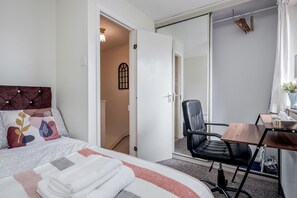 2 chambres, coffre-fort pour ordinateur portable, bureau