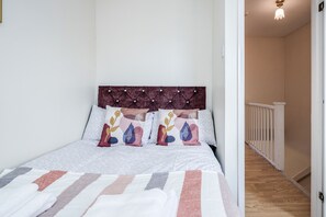 2 habitaciones, caja de seguridad en la habitación y escritorio 