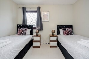 3 bedrooms, in-room safe, desk, iron/ironing board
