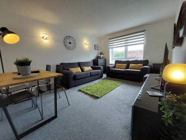 Smart TV, biblioteca musical y estéreo 