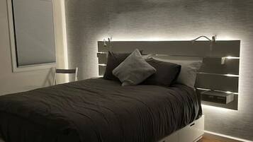 2 bedrooms, desk, iron/ironing board, travel crib