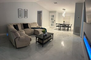 Smart-TV, peis, fotballspill og bordtennis