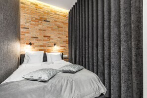 Comfort Apartment | Living area | 42-inch flat-screen TV with cable channels, TV - Happy Stay Old Town Osiek 10 (Gdansk)