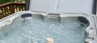 Quiet and Comfy 3 bed/2bath - Golf Chalet w/ Loft&Hot tub