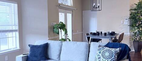 Televisie en een open haard