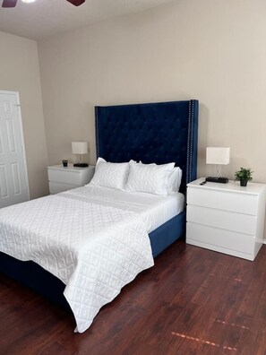 Desk, iron/ironing board, WiFi, bed sheets - Backyard Sanctuary with 4 Bedrooms House (Plano)