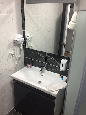 Luxury Room | Bathroom