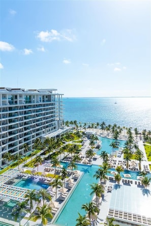 4 outdoor pools - Garza Blanca Cancun (Cancún, Mexico)