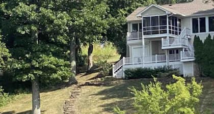 Lakefront home on Lake Barkley