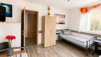 4 Schlafzimmer, Schreibtisch, Bügeleisen/Bügelbrett, kostenloses WLAN