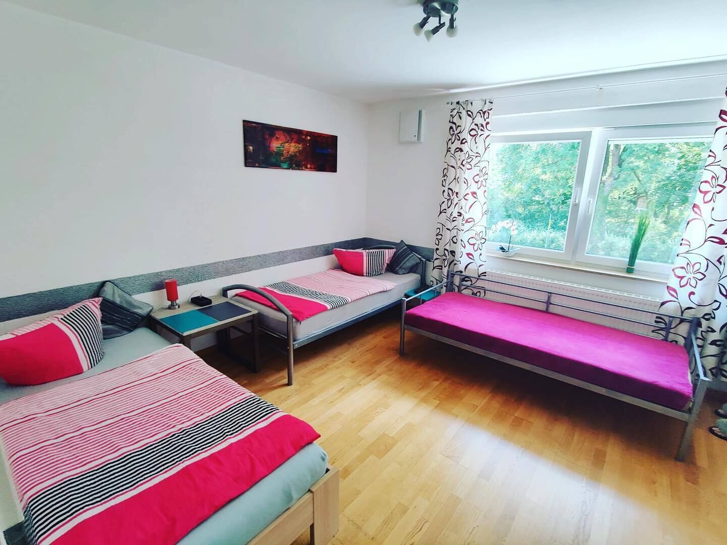4 Schlafzimmer, Schreibtisch, Bügeleisen/Bügelbrett, kostenloses WLAN