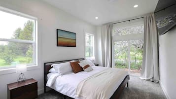 4 bedrooms, iron/ironing board, travel cot, free WiFi