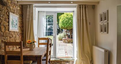 Bathurst Cottage is a delightful three bedroom detached cottage.