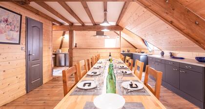 In the heart of the village house of 182 m2, completely renovated
