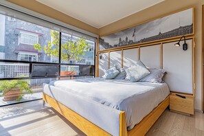 2 bedrooms, desk, iron/ironing board, WiFi