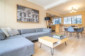 Télévision, chaîne hi-fi, espaces bureaux