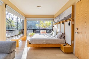 2 bedrooms, desk, iron/ironing board, WiFi