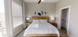 3 habitaciones, tabla de planchar con plancha y cuna de viaje 