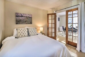 4 chambres, coffres-forts dans les chambres, bureau