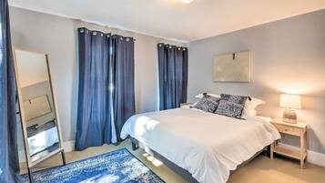 4 bedrooms, in-room safe, desk, iron/ironing board