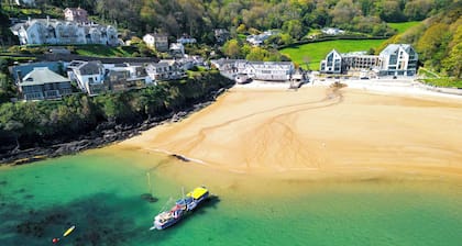 2 The Reach - absolute beachfront - Sleeps 4