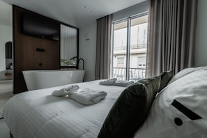 Premium bedding, pillow-top beds, minibar, individually decorated - Athinaion Recreation Suites (Athens)