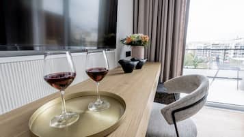 Studio Suite Exclusive | Bộ đồ giường cao cấp, nệm có lớp đệm bông, minibar