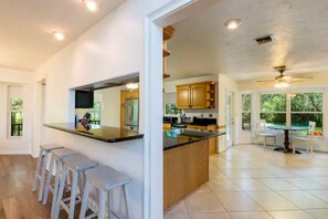Coffee/tea maker, microwave, oven, stovetop - OAK BAHAY. (Nokomis)