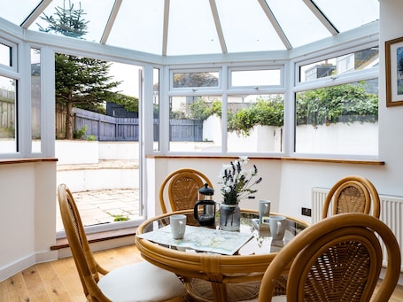Refrigerador, lavavajillas, tetera/pava eléctrica, tostadora