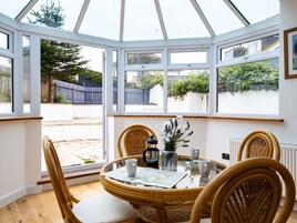 Cottage | Private kitchen | Fridge, dishwasher, electric kettle, toaster