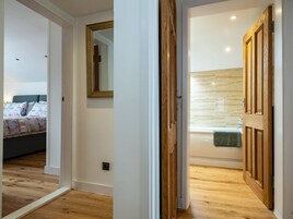 Cottage | 5 bedrooms, individually decorated, individually furnished, free WiFi