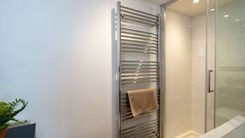 Cottage | Badkamer | Een douche