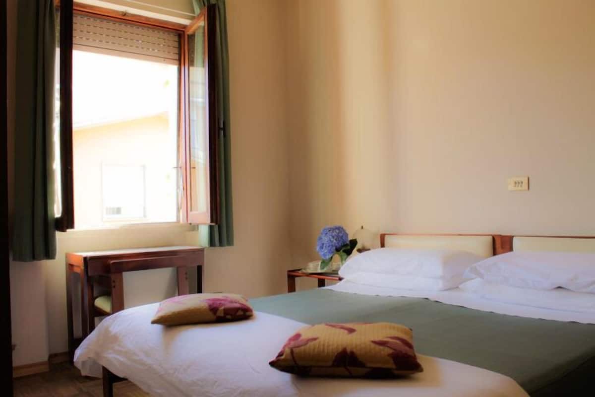 Chambre Standard double | AccĂšs au Wi-Fi (inclus), literie fournie